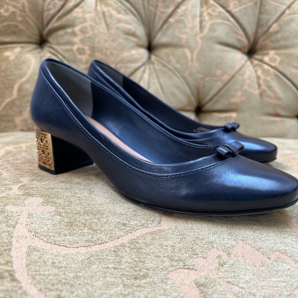 Tory Burch Black Leather Chelsea Block Heels Pumps Size 39  Tory Burch Gold Logo Heels